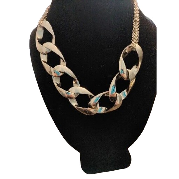 SILVER TONE LARGE OVAL LINKS WITH RHINESTONES THAT SHINE AND TEXTURED CHOKER! - Picture 5 of 6